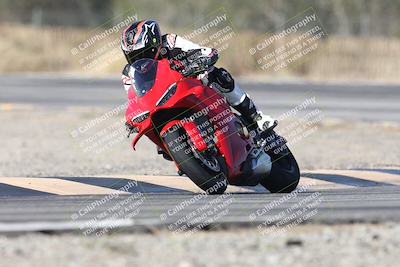 media/Dec-01-2025-Moto Forza (Mon) [[2daa91e15f]]/1-Advanced Group/Session 3 (Turn 3)/